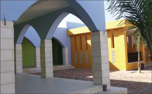 חצר בית ספר - איבן סינא
